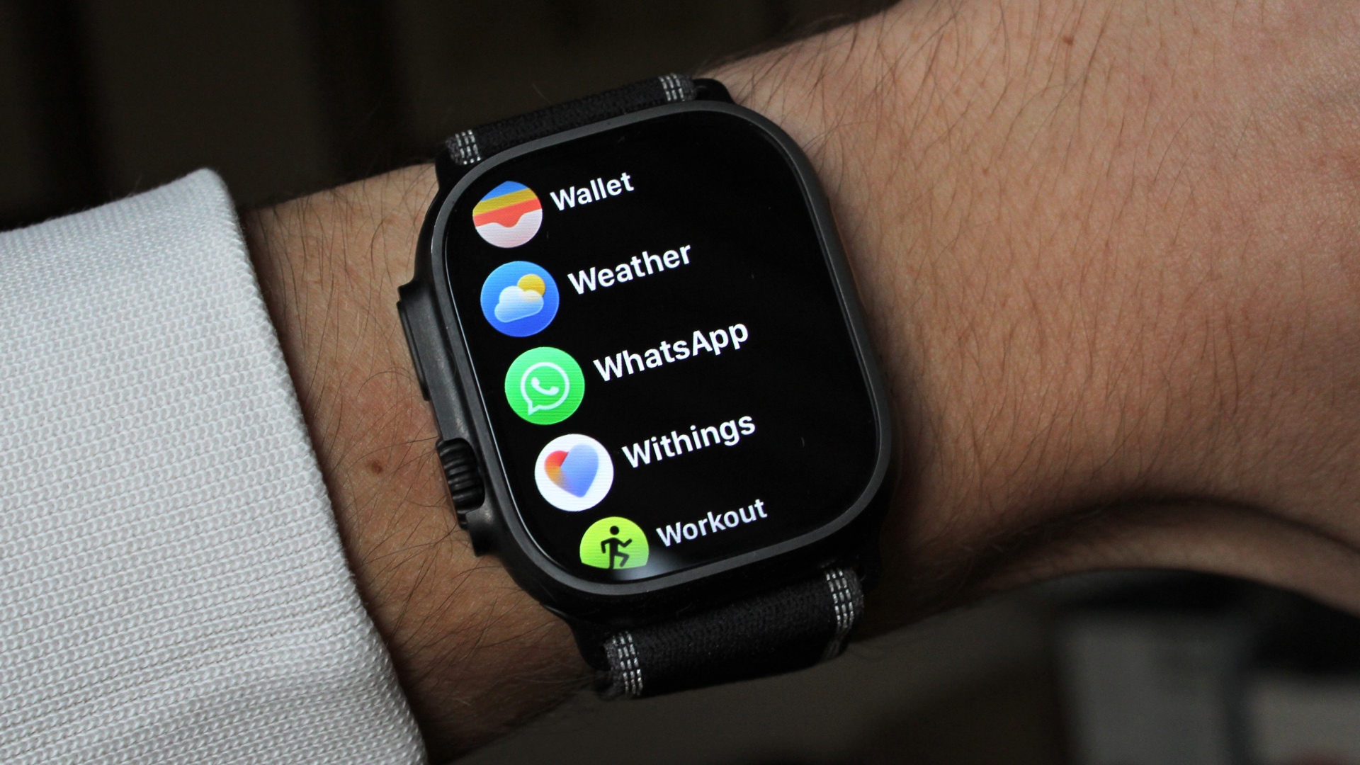 WhatsApp Arrives on Apple Watch, Calls to Follow Later
