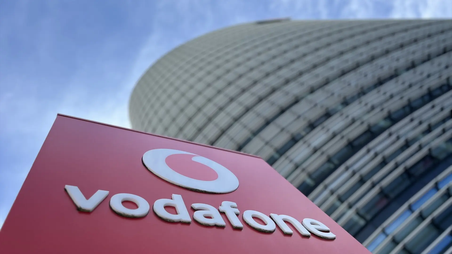 Vodafone Secures Satellite Reach for Remote Networks